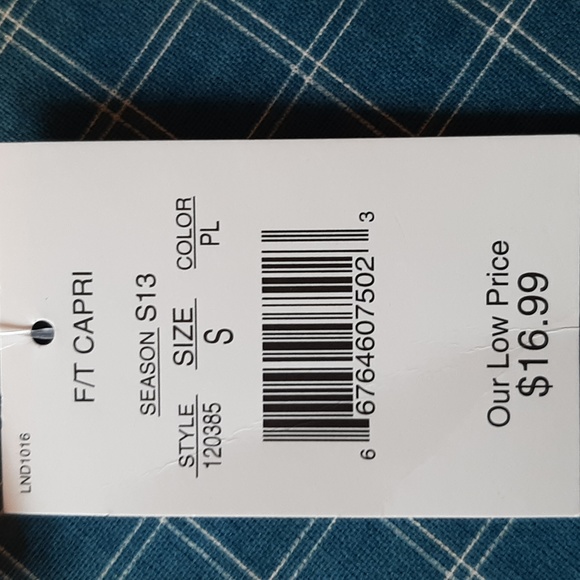 Hanes Capris - Picture 2 of 2